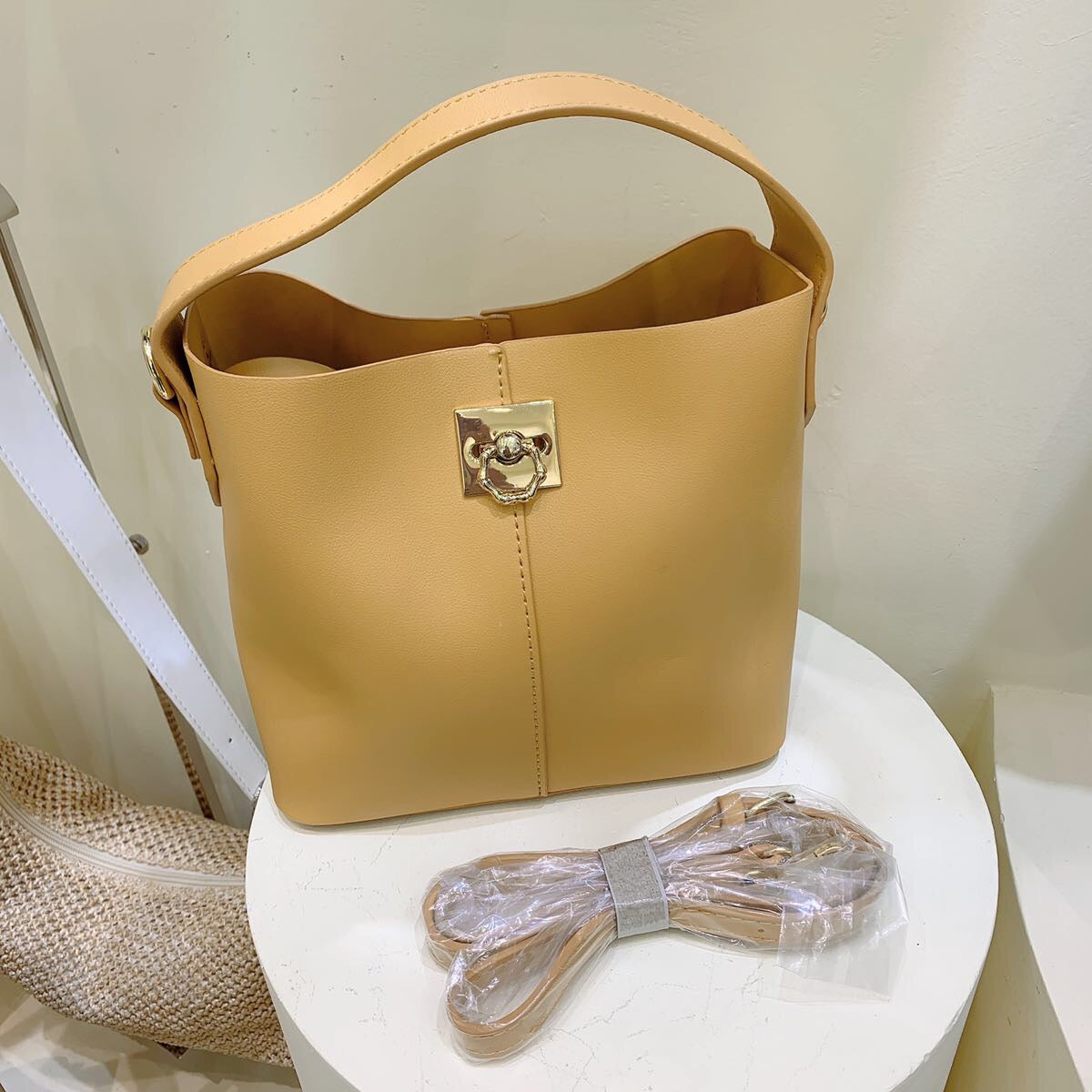 Metal buckle two-way tote bag