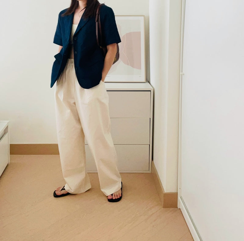 Short-sleeved dark blue suit