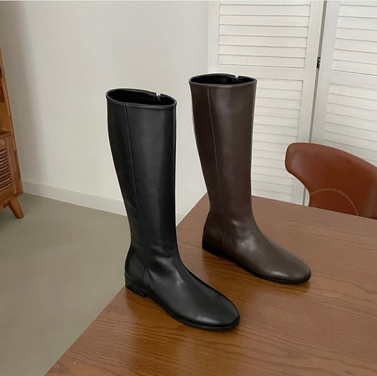 修身圓頭寬鬆版型靴子