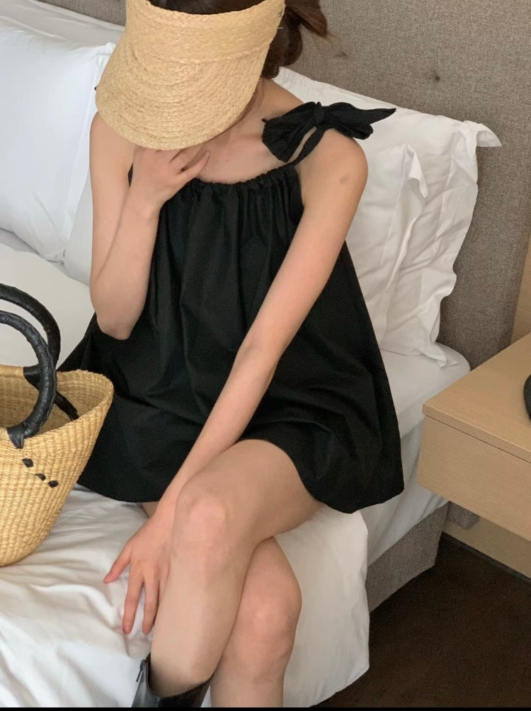 黑色吊帶綁結上衣