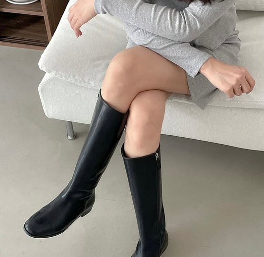 修身圓頭寬鬆版型靴子