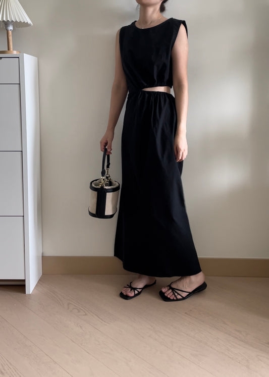 無袖腰間漏空黑色長裙